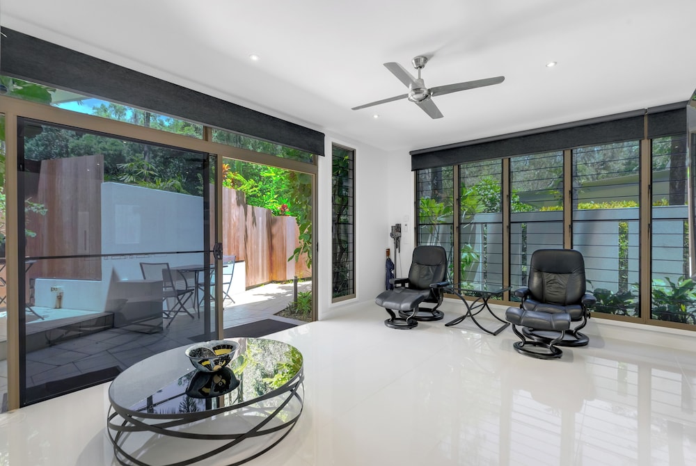 SANCTUARY PALM COVE 27/50