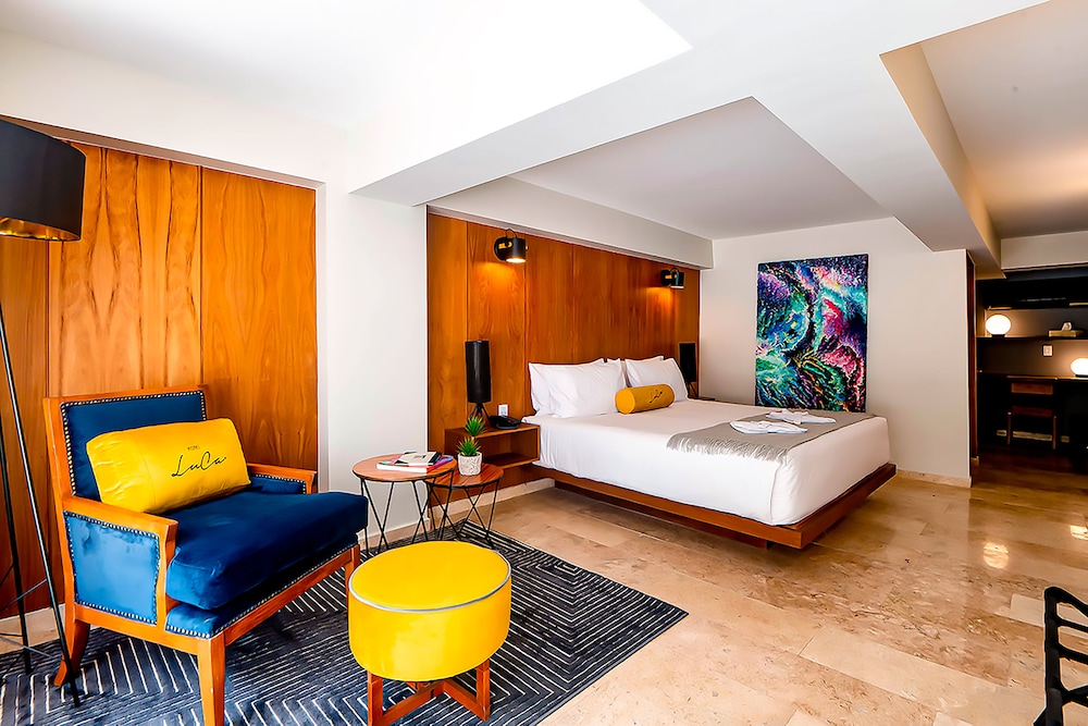 SUITE, PATIO VIEW, BALCONY