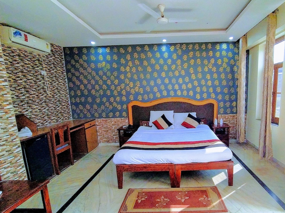 HOTEL SWARAJ RESORTS 38/73