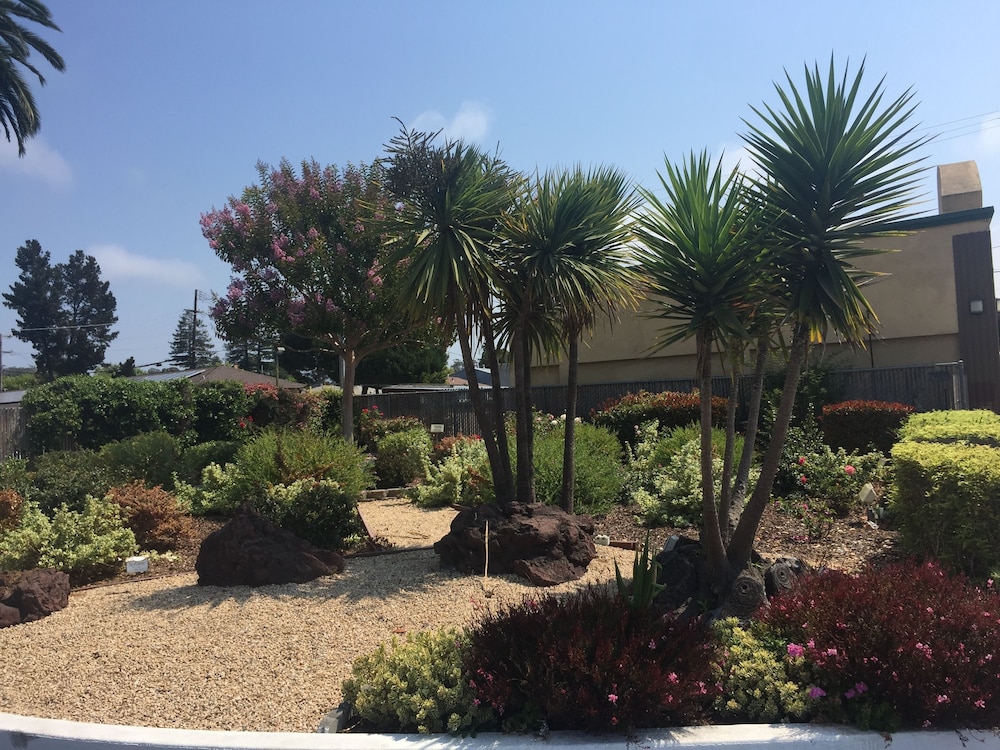 Hitching Post Studios Inn 52/63