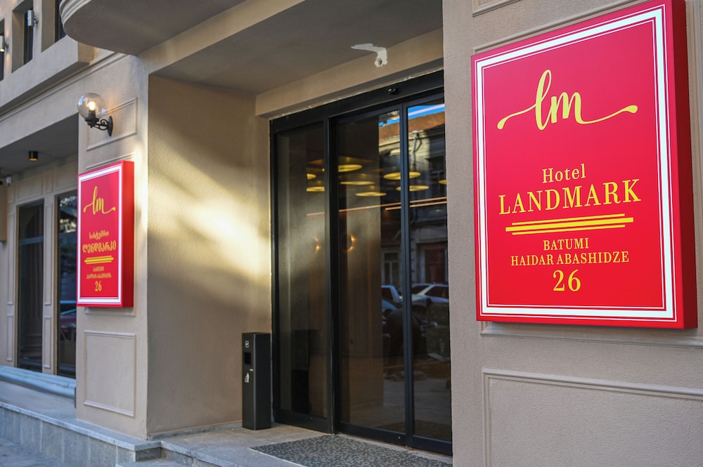 Landmark Hotel 3/50