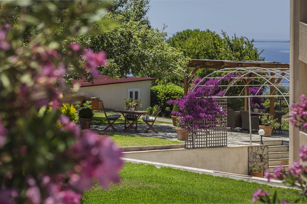 Panorama Fanari Studios Apartments 72/77