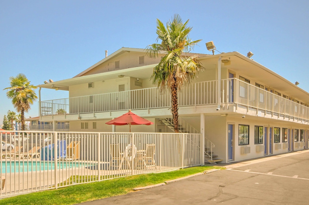 Motel6 Fresno - Blackstone North 27/28