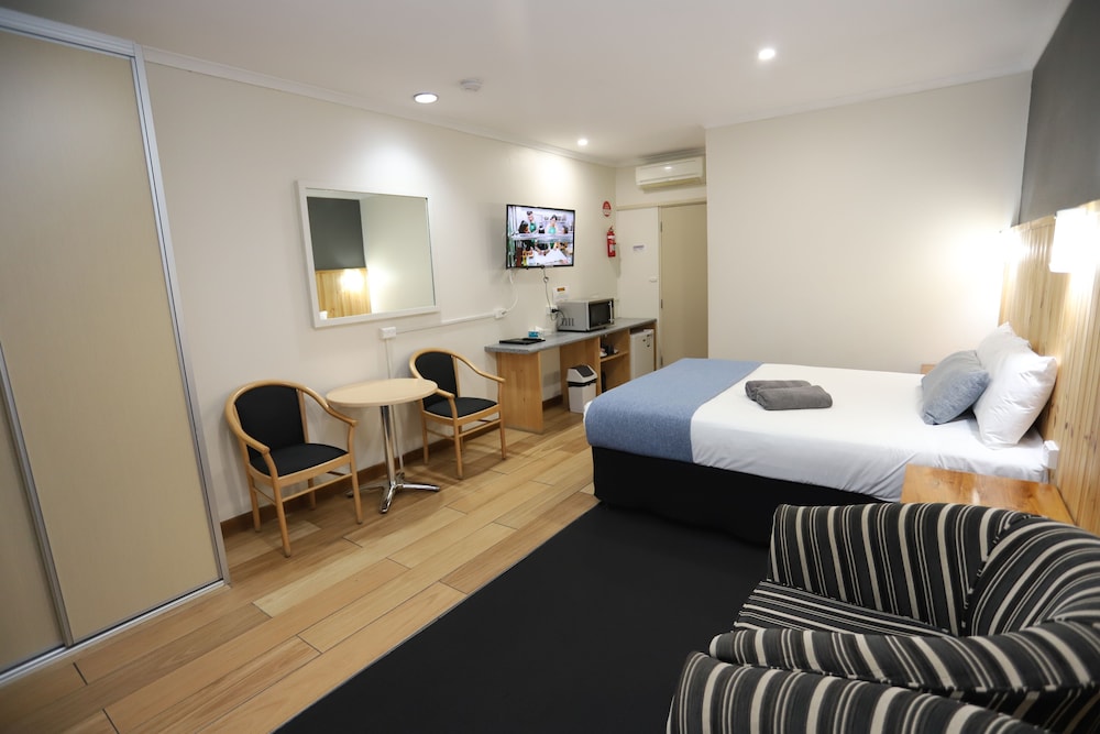 Sleepy Hill Motor Inn 13/50