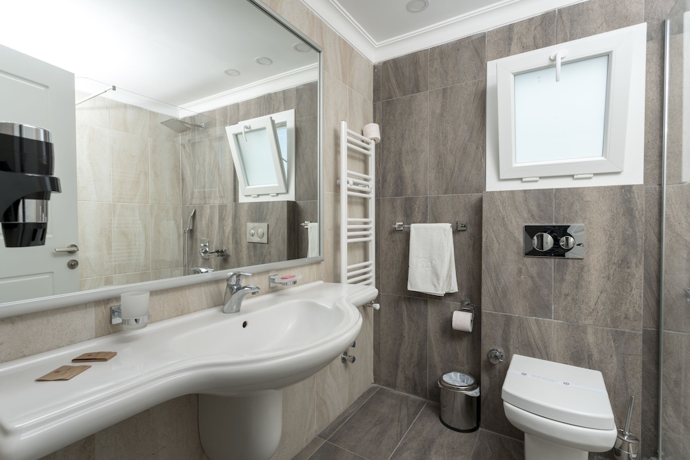 Bay Nihat Lale Hotel 40/41