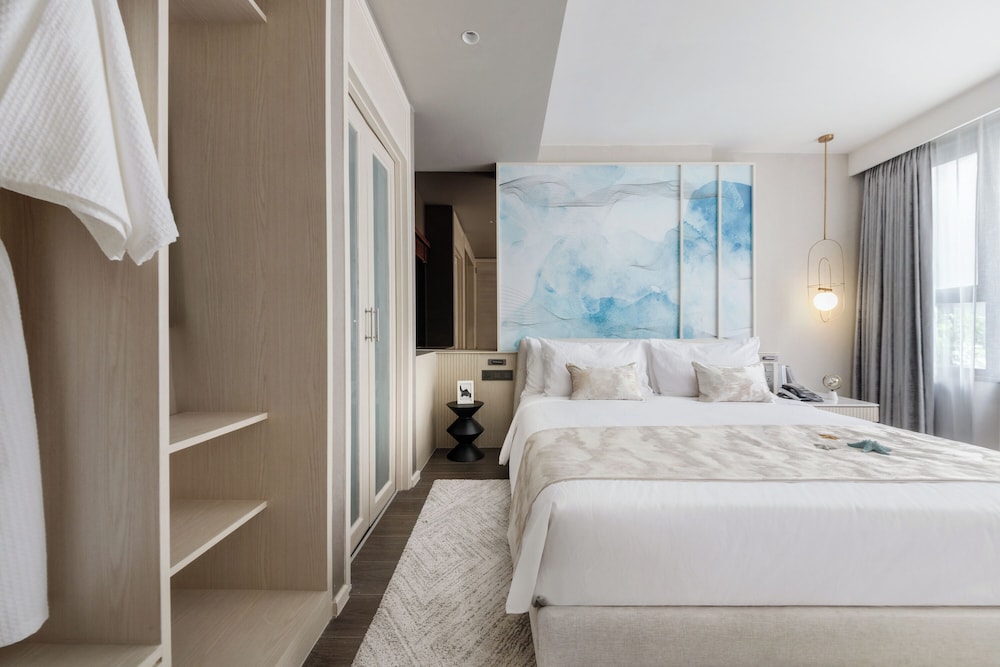 1 BEDROOM SUITE