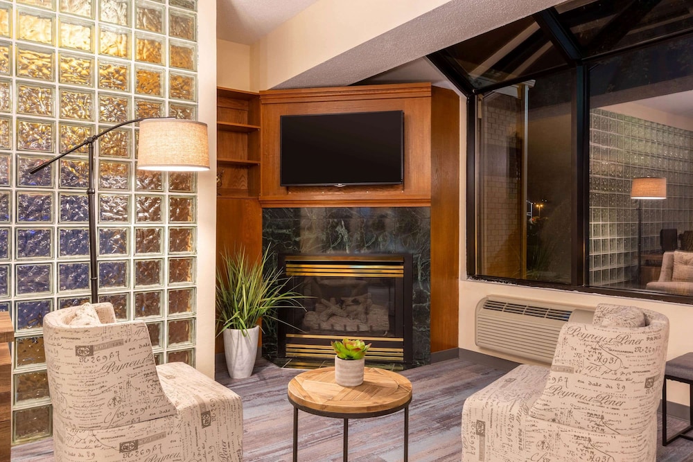 Days Inn & Suites by Wyndham Madison 36/41