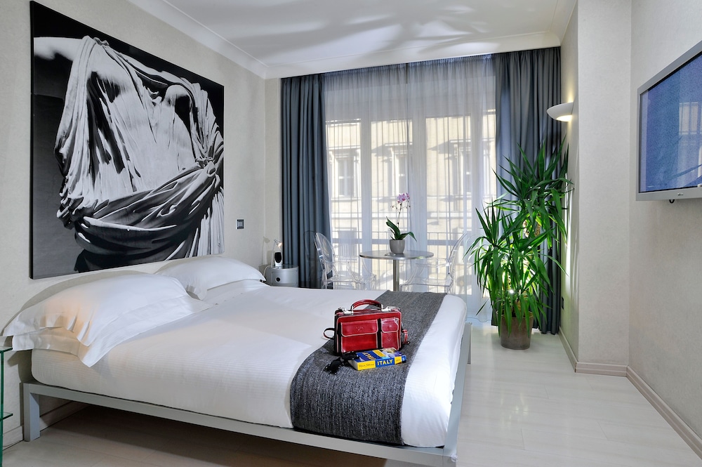 DELUXE, DOUBLE BED, CITY VIEW