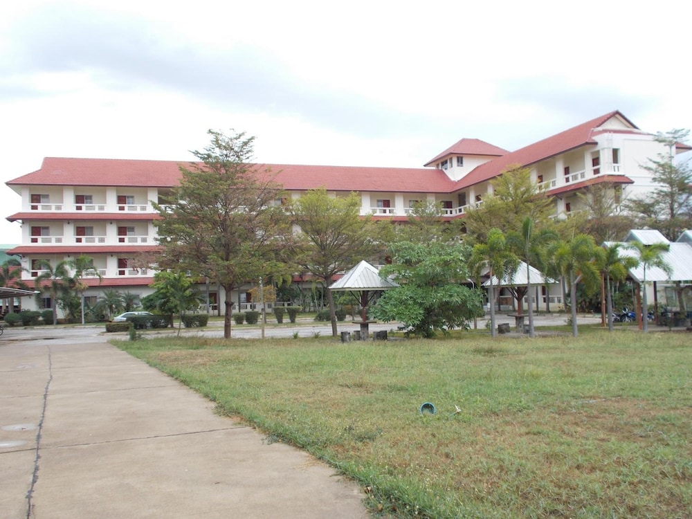 A.P. Garden Hotel 37/48