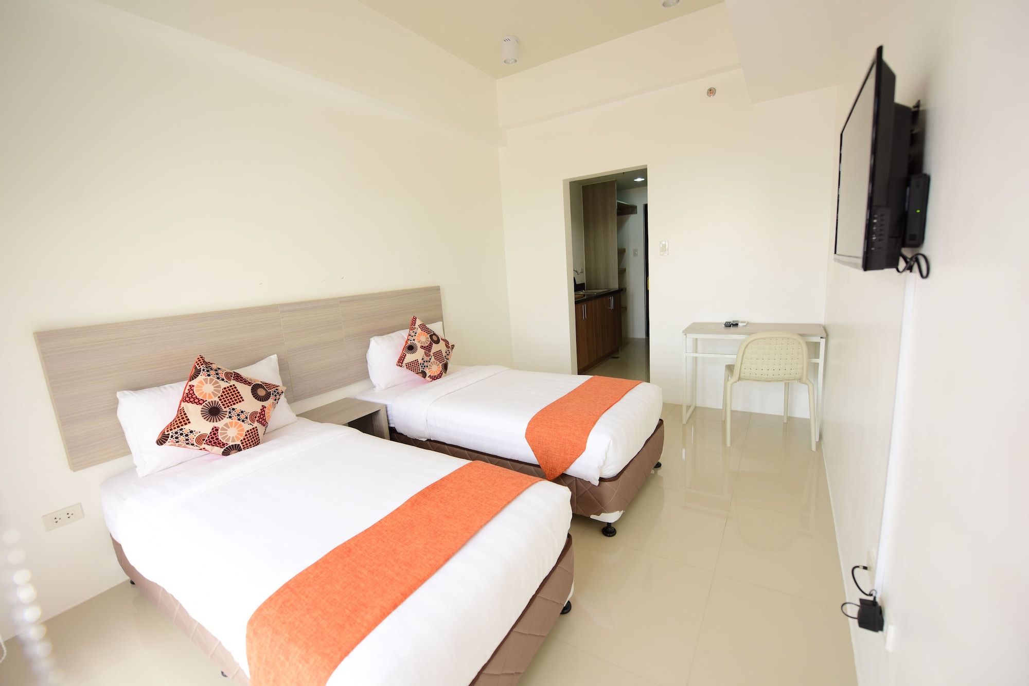 ROOM, TWIN BEDS
