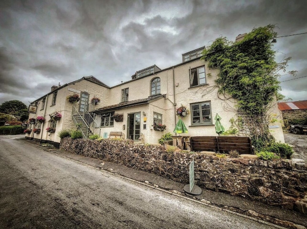The Royal Oak Inn 3/50