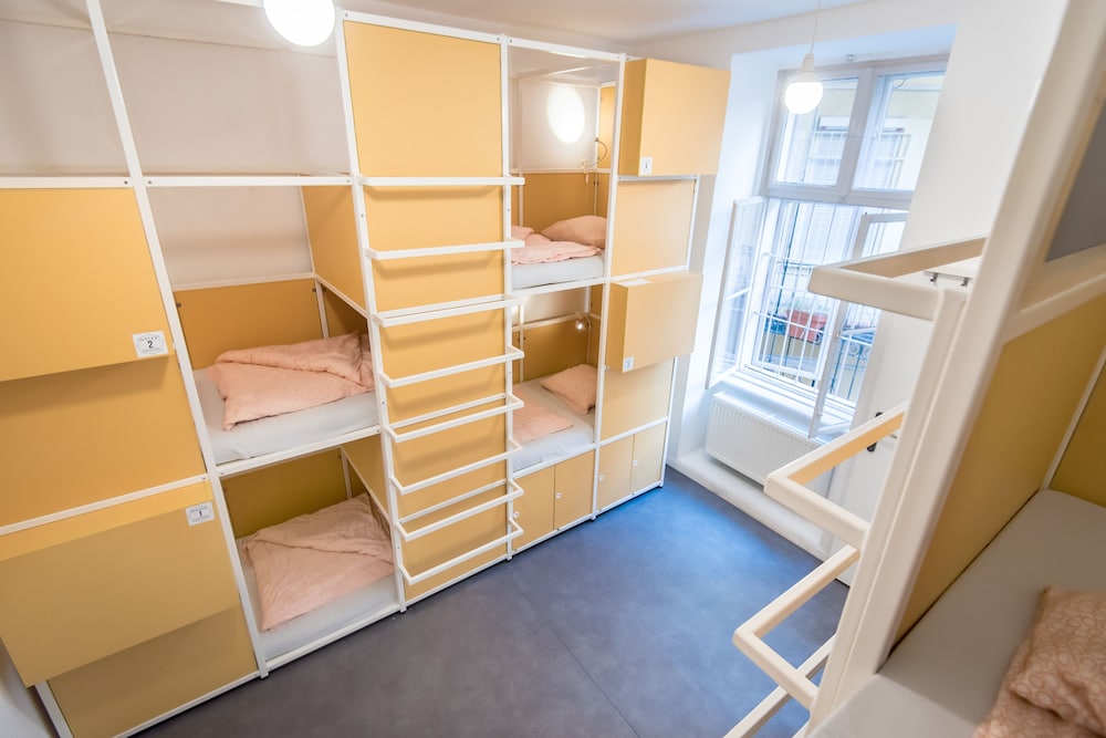 Avenue Hostel 23/50