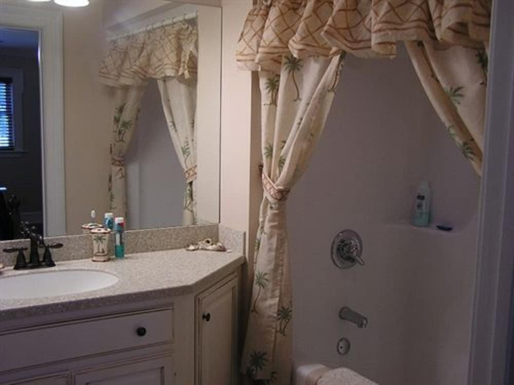Shalom House Bed and Breakfast 24/27