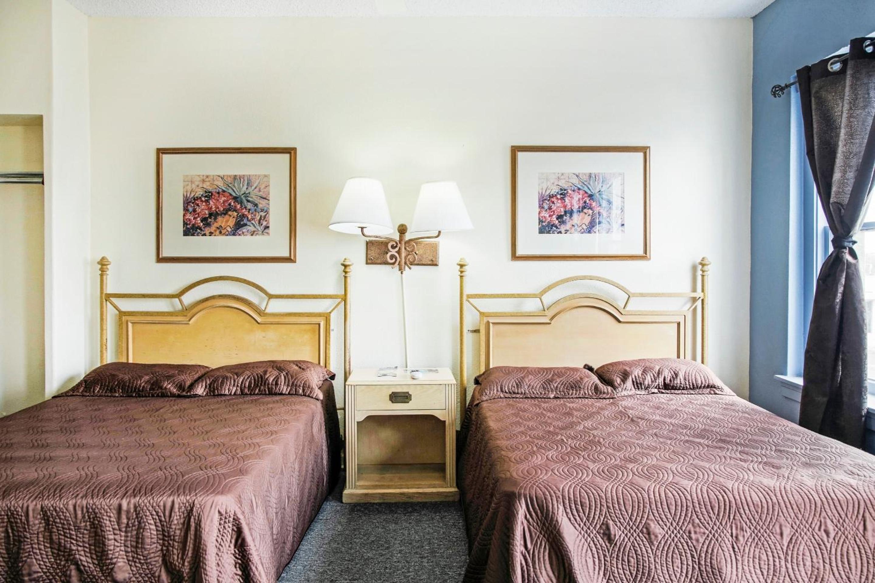 ROOM, DOUBLE BED, SHARED BATHROOM