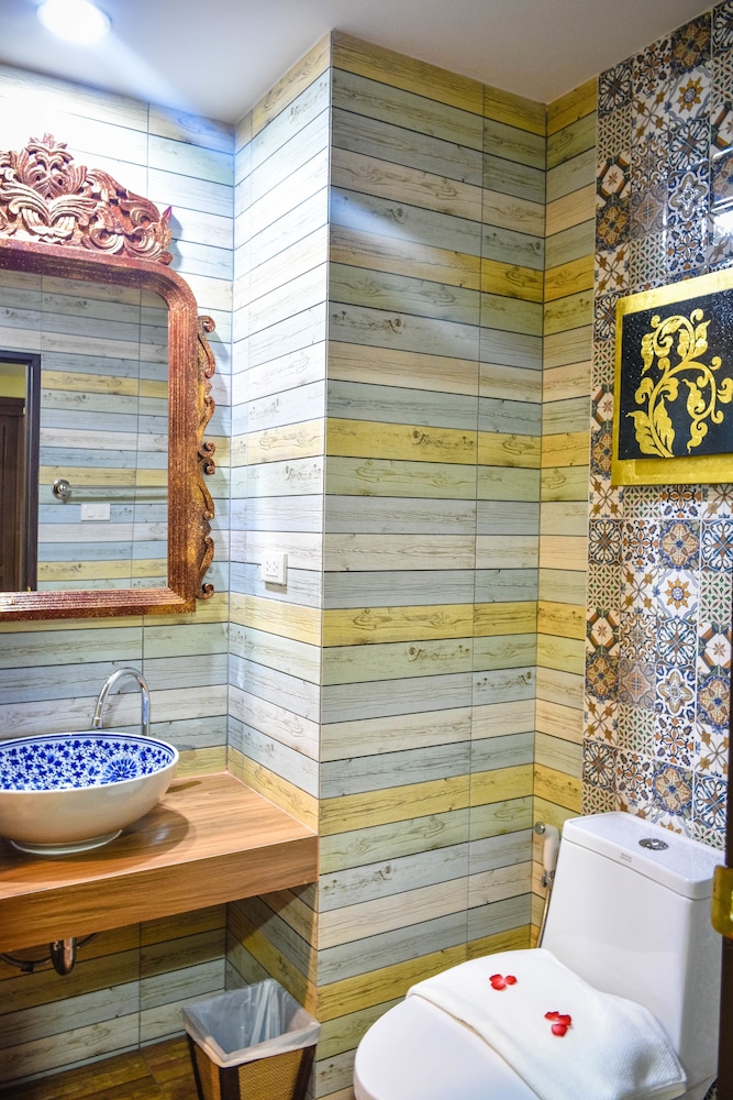 White Boutique Hotel and Spa 24/73