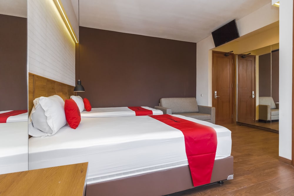 RedDoorz Plus @ CBD Bintaro 28/56
