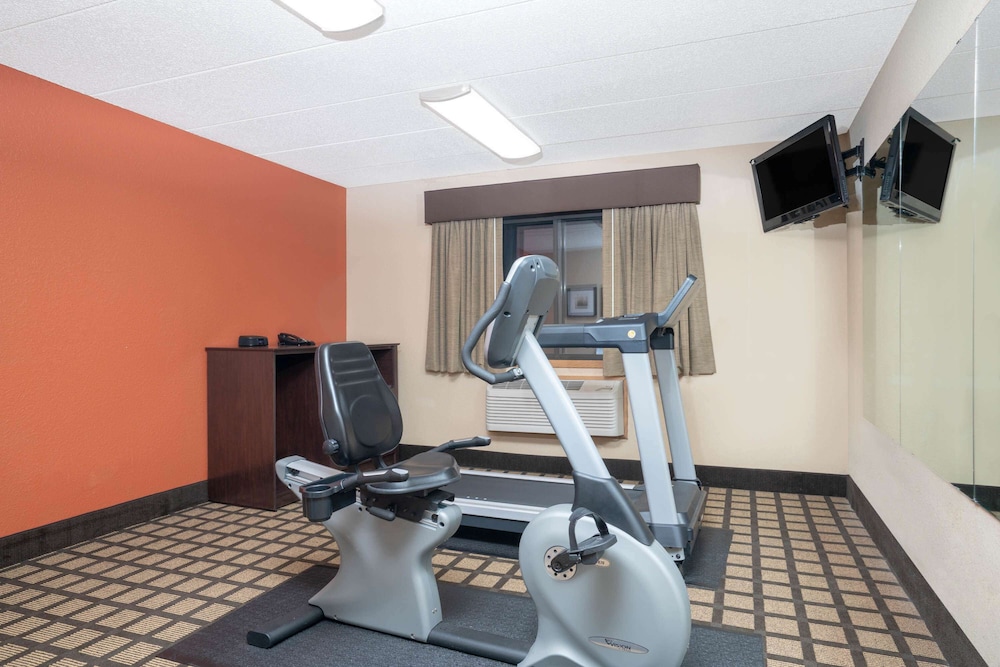 Baymont by Wyndham Lakeville 9/17