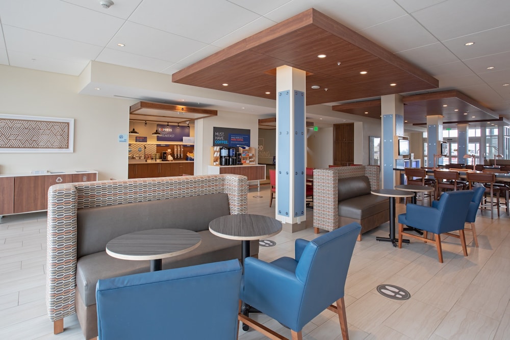 Holiday Inn Express & Suites Goodland I-70 32/45