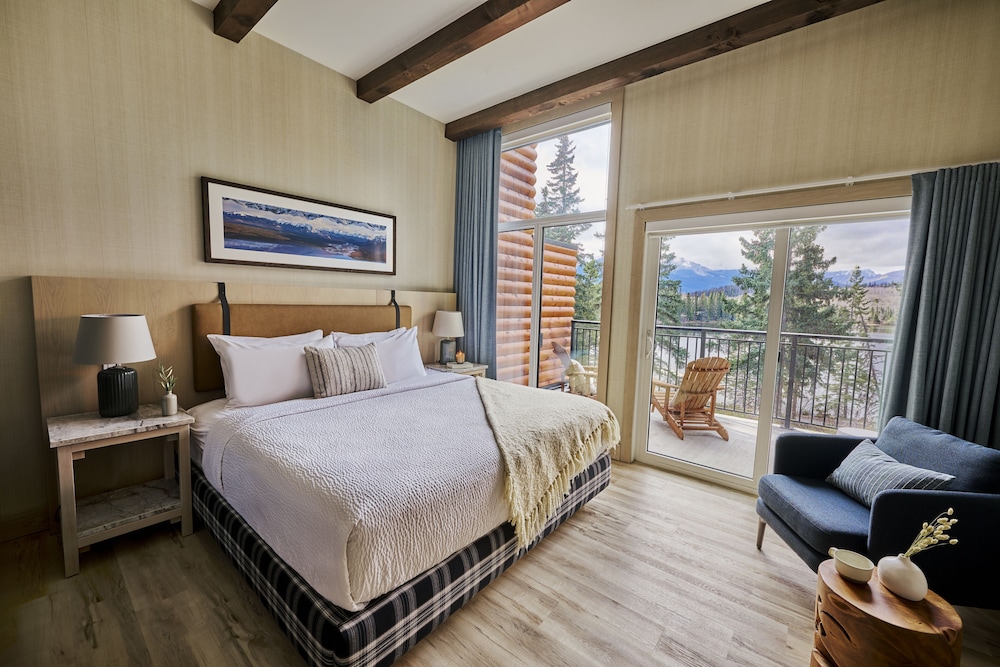 Pyramid Lake Resort 5/48