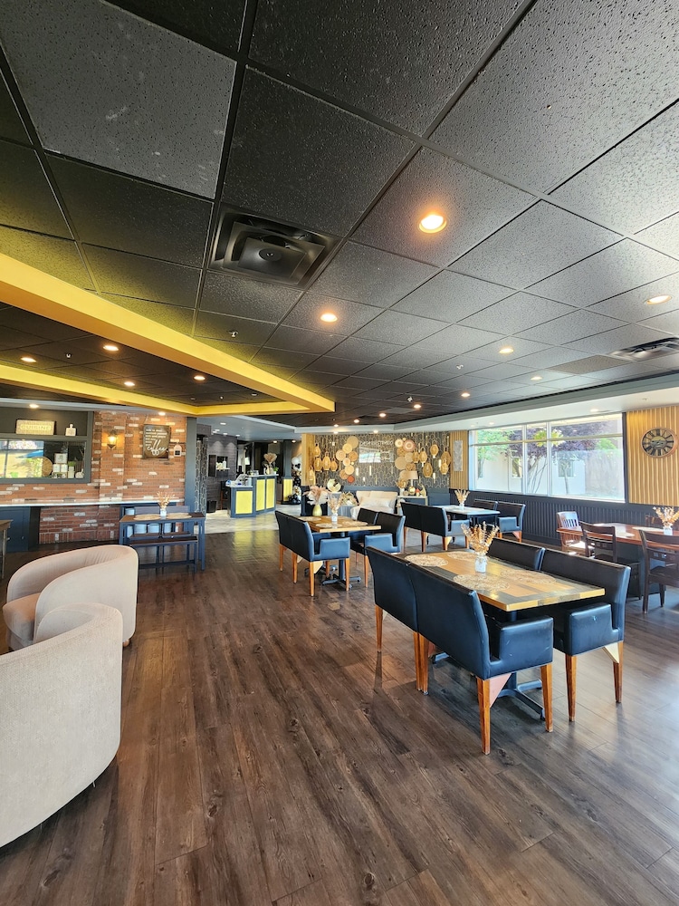 Merit Hotel And Suites 48/66