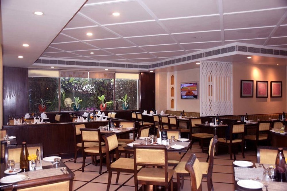 La Place Sarovar Portico Lucknow 32/55