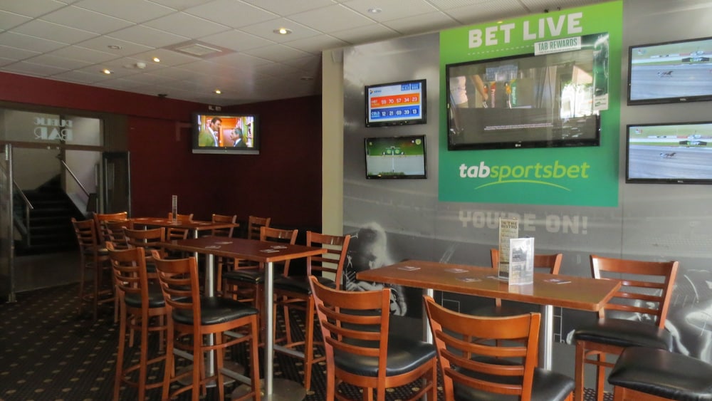 Amaroo Hotel 30/41