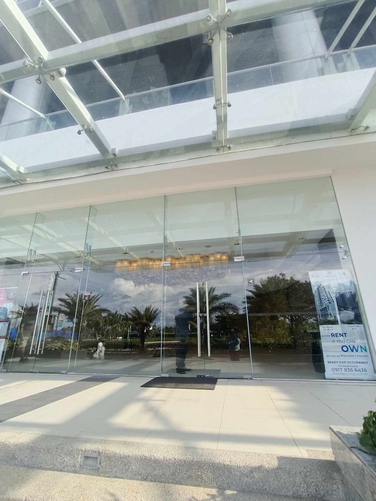 CSuites at 8 Newtown Residences 8/50