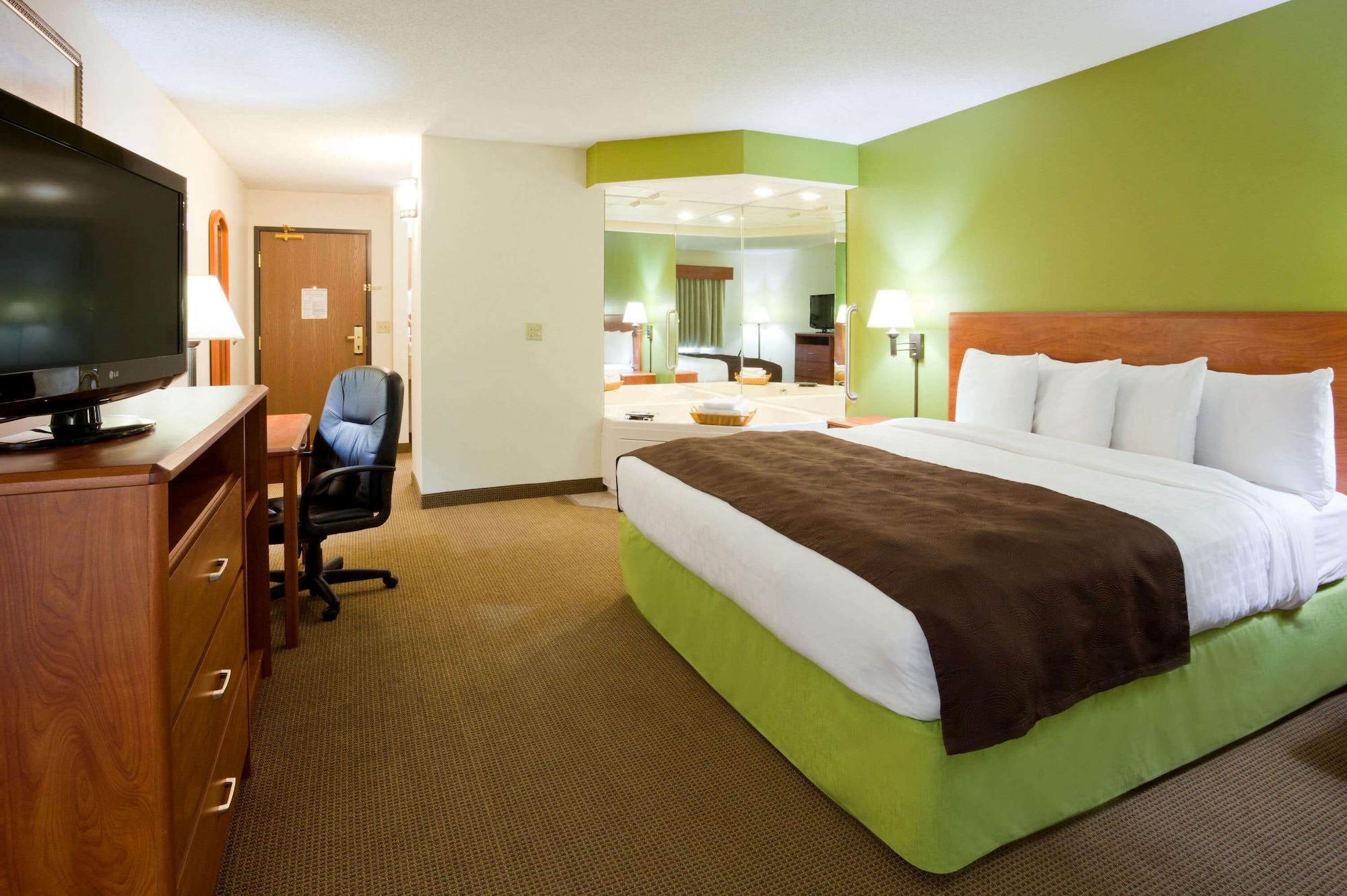 Studio, Suite, King Bed, Accessible