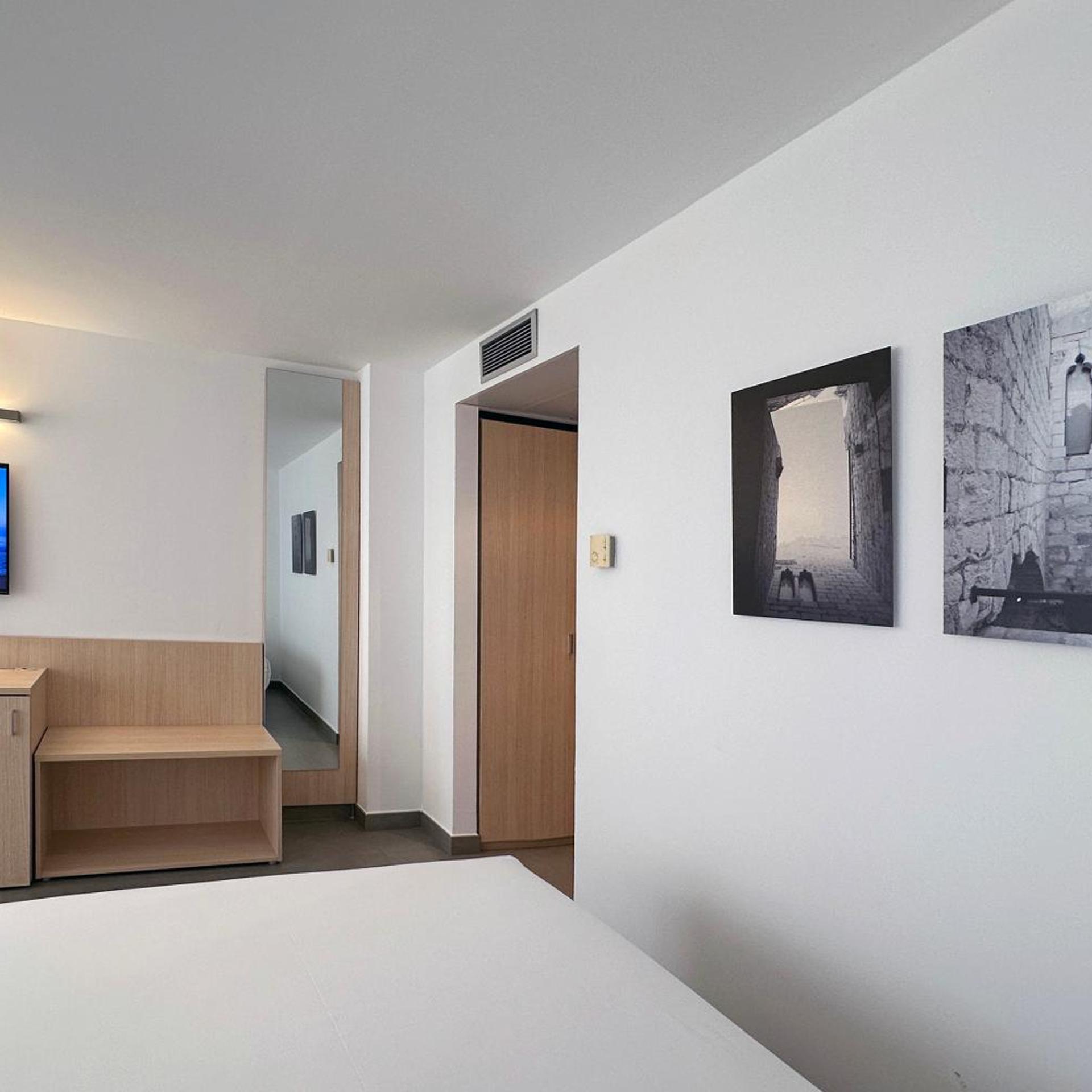 غرفة ثلاثية، Acuazul Hotel 8/10