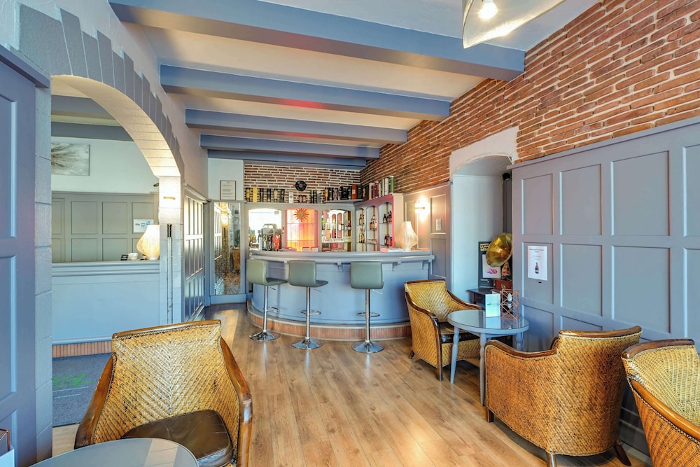 Brit Hotel Confort Roanne Grand Hotel 48/69
