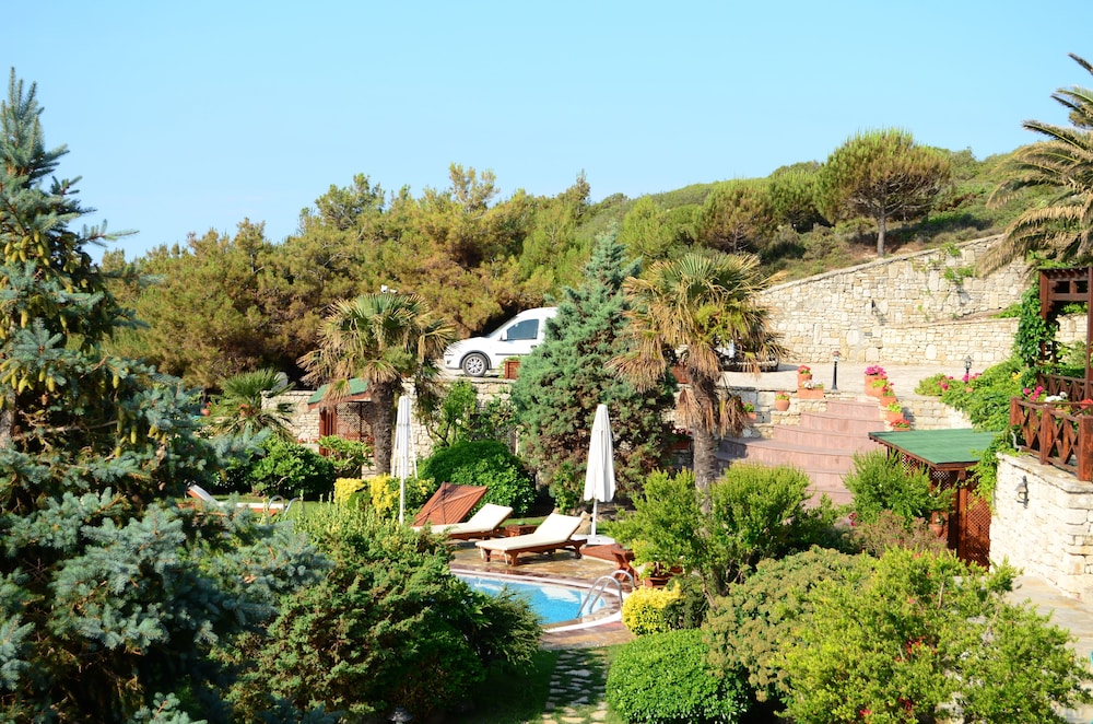 Ada Bacchus Hotel 30/50