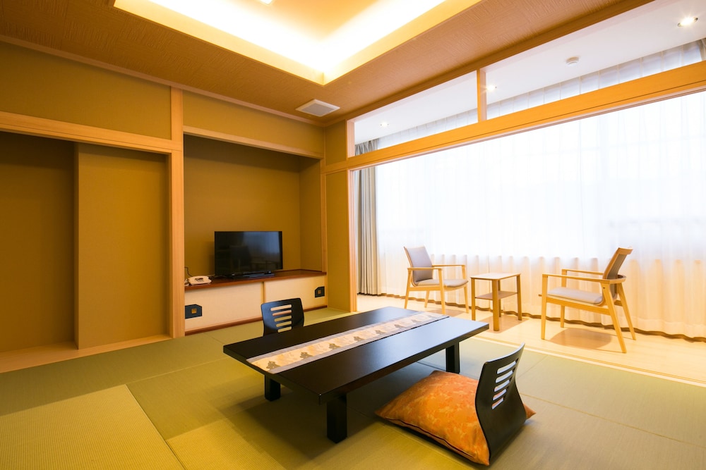 Hotel Shiroyama 11/63