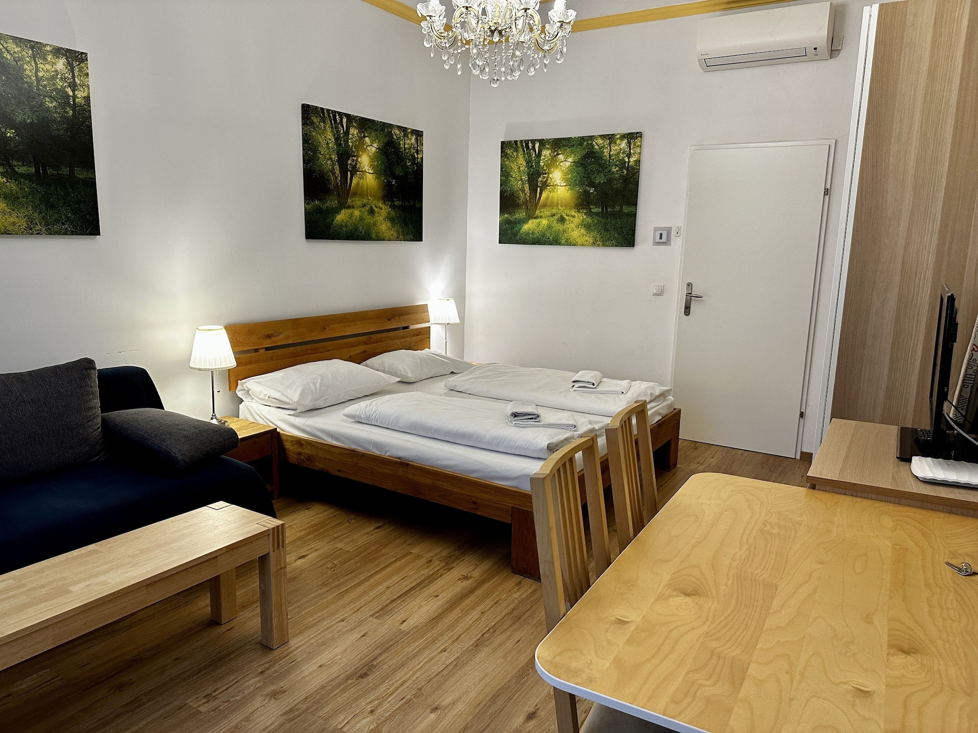 DELUXE, DOUBLE BED, KITCHEN
