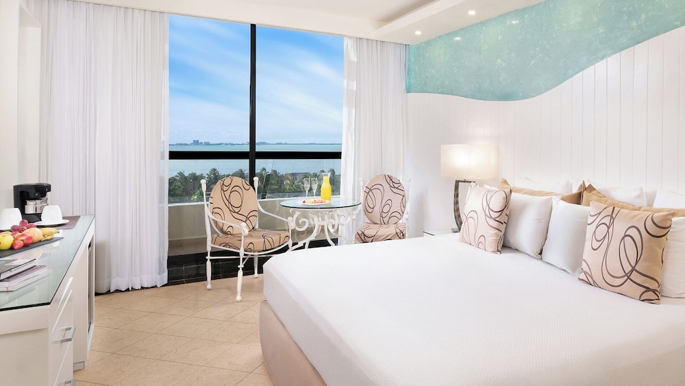 grand, sunset view، Grand Oasis Cancun All Inclusive 6/9