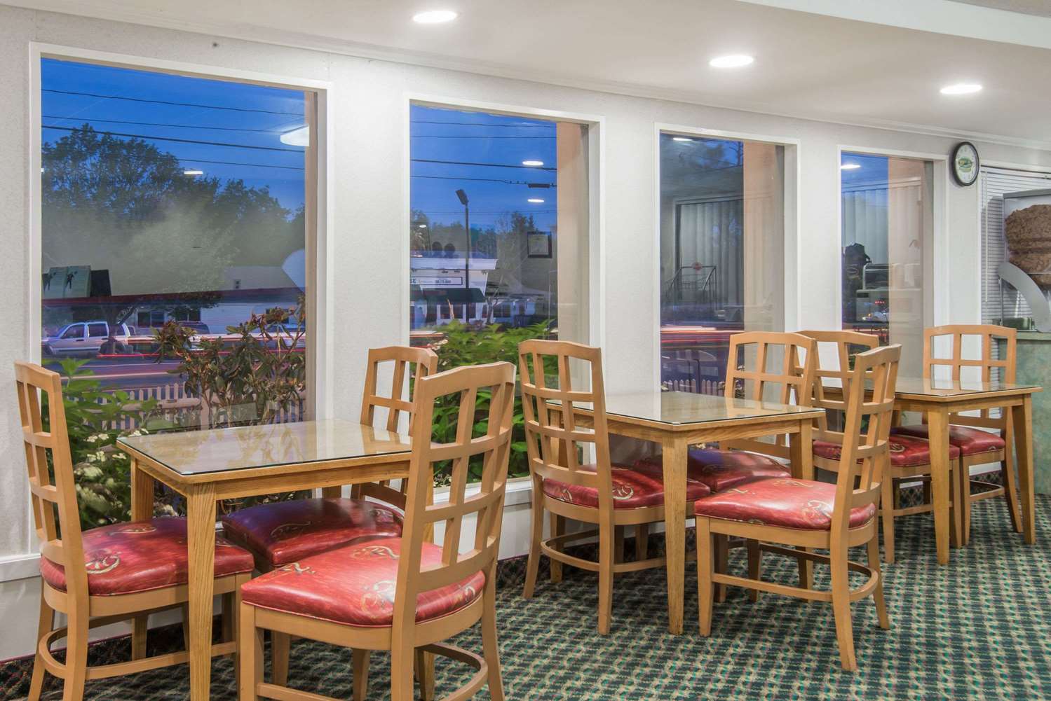 Super 8 by Wyndham W Yarmouth Hyannis/Cape Cod 5/6