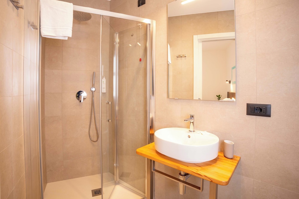 شقة كومفورت بسرير مزدوج بإطلالة على الحديقة بغرفة نوم واحدة مع أريكة في الطابق الأرضي، Residence Villa Giardini 5/6