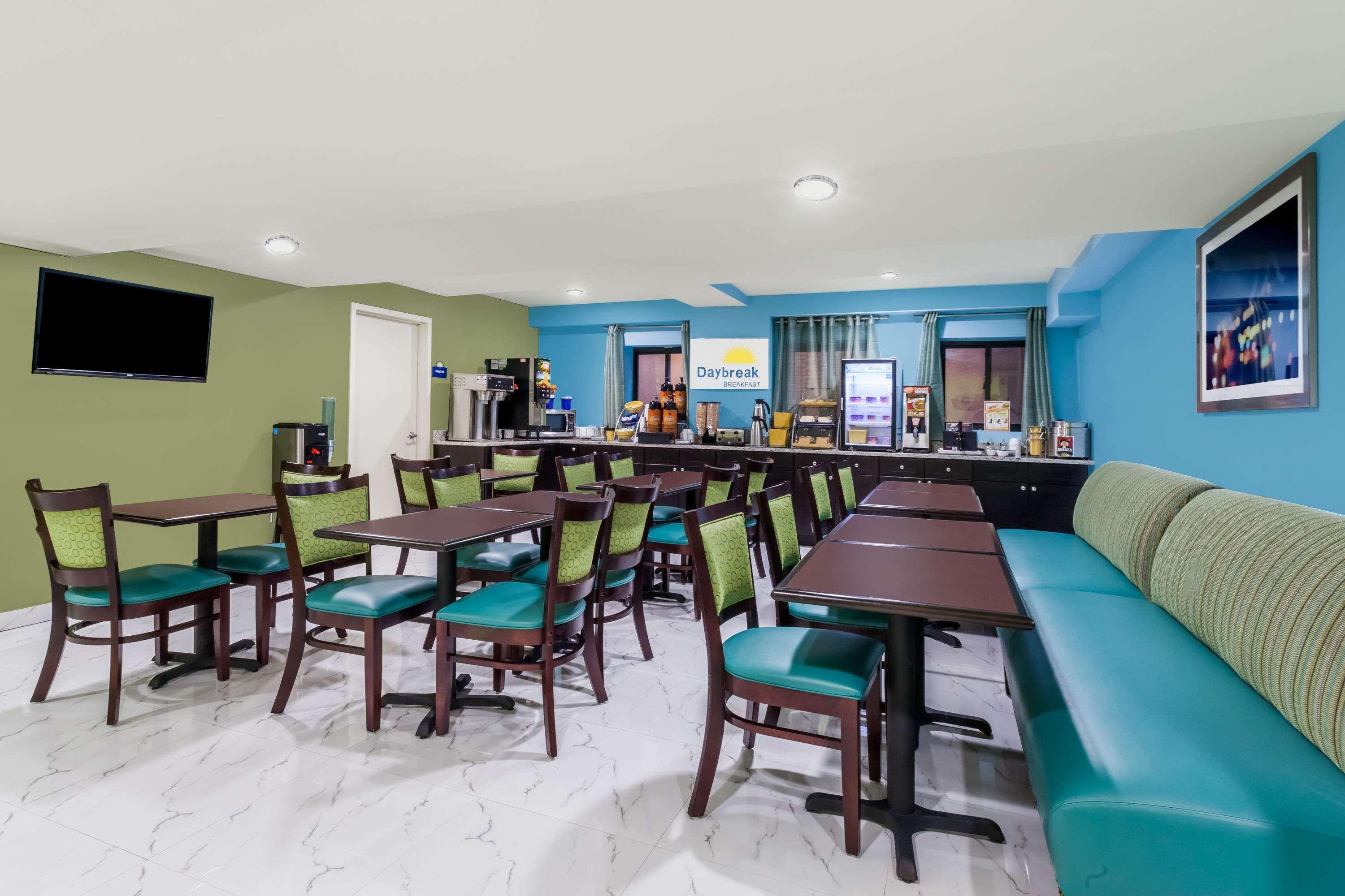 Days Inn & Suites by Wyndham Jamaica JFK Airport 14/20