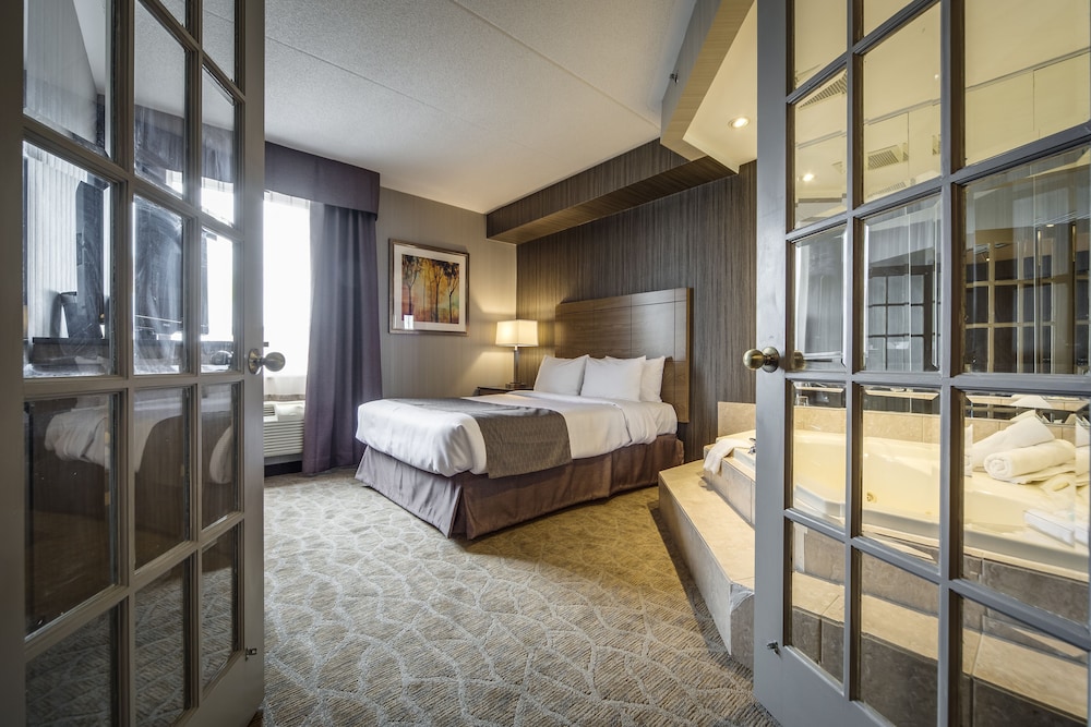 Monte Carlo Inn Airport Suites 33/68