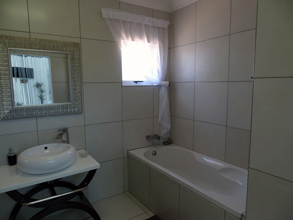 Eden Self Catering Chalets 50/50