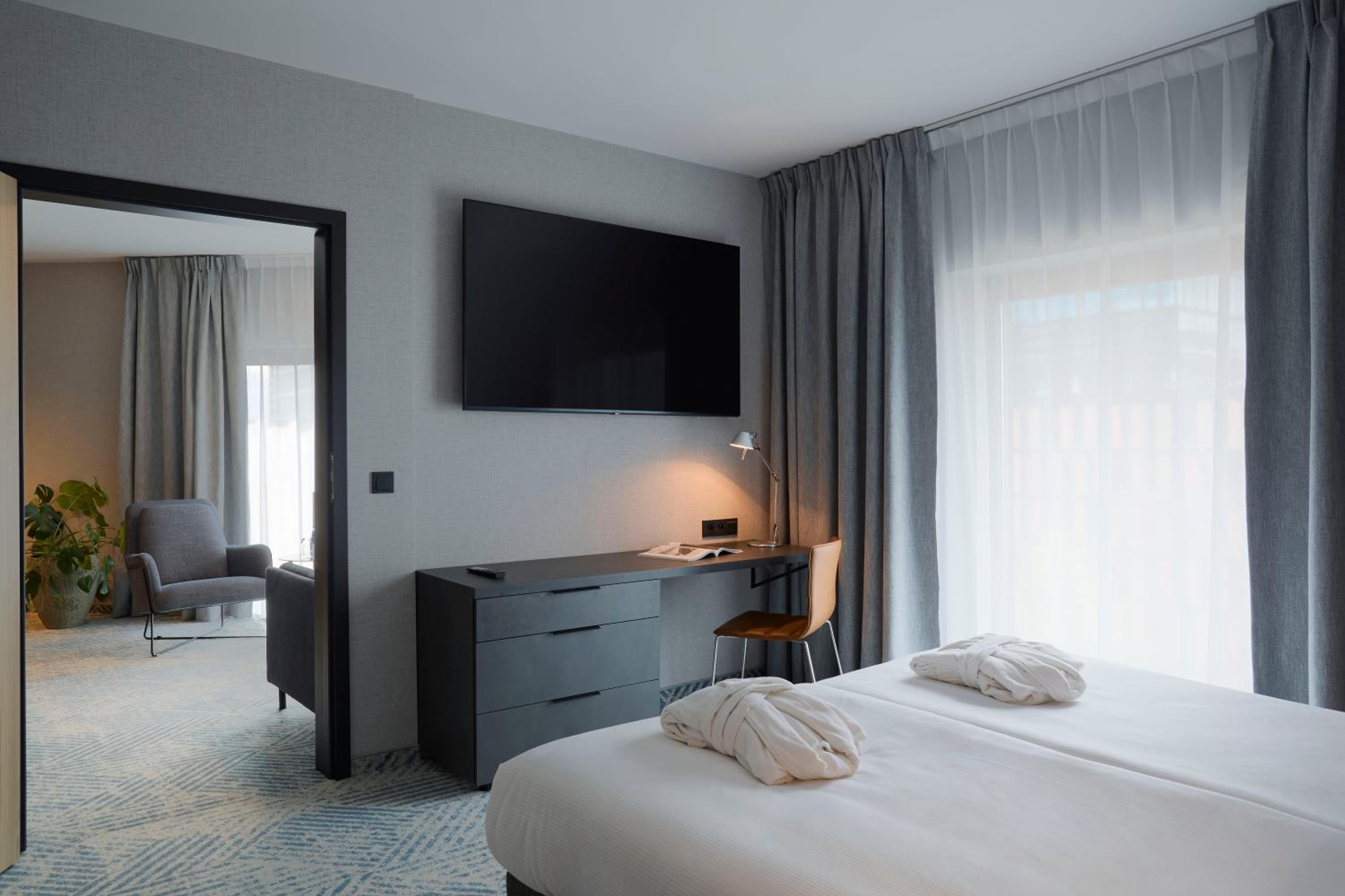 Deluxe, Queen Bed