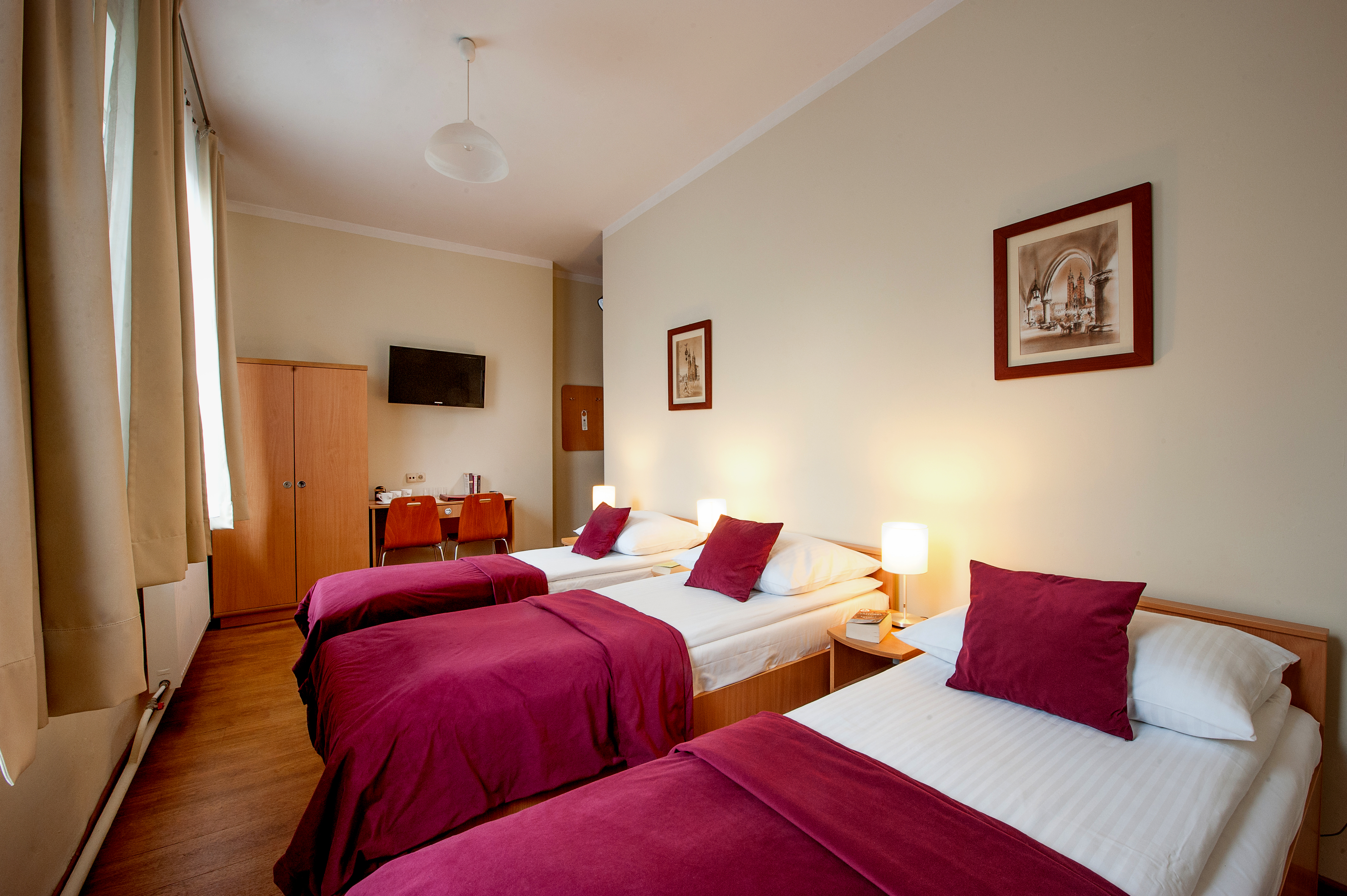 ROOM, QUADRUPLE