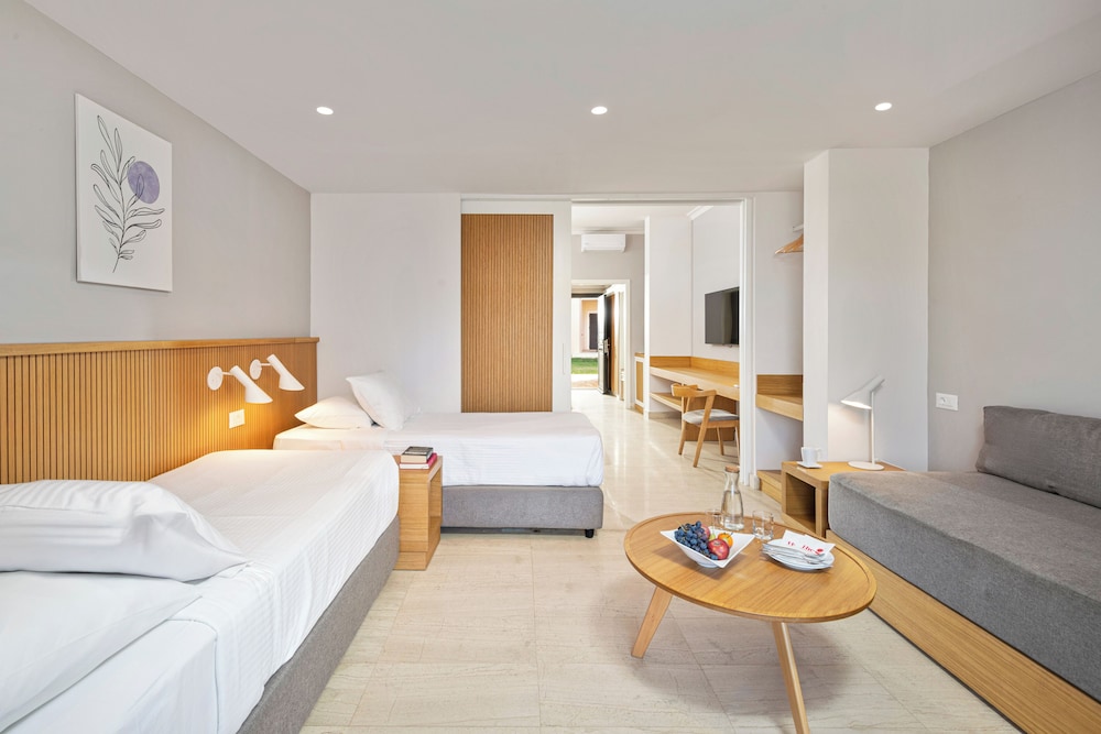 Roda Beach Resort & Spa 16/49