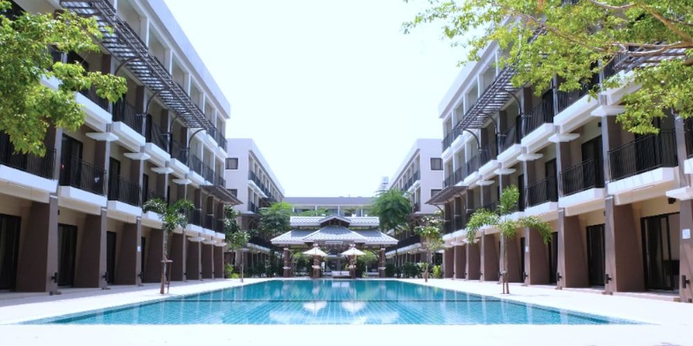 Summer Tree Hotel 7/68