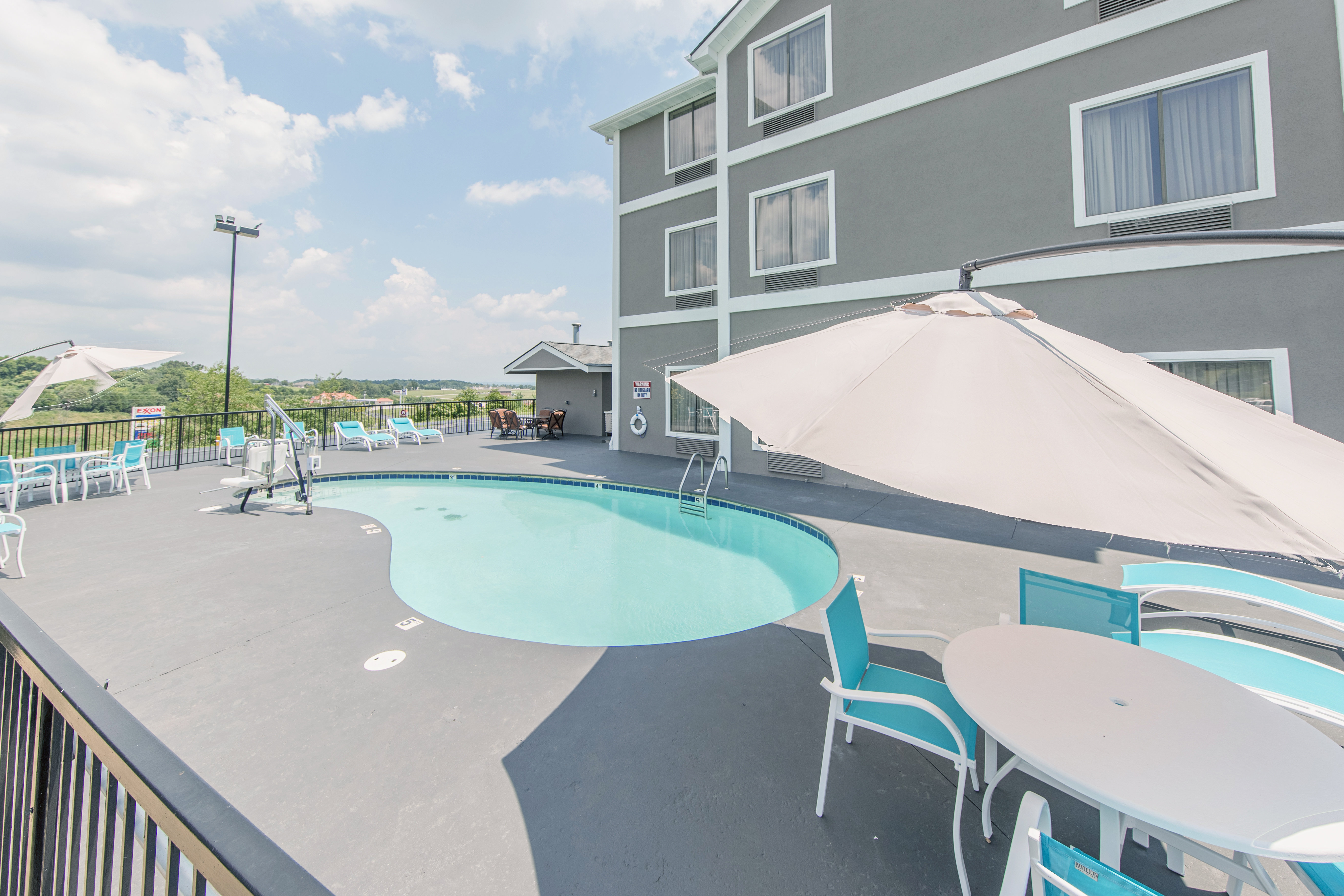 Holiday Inn Express Dandridge 38/39
