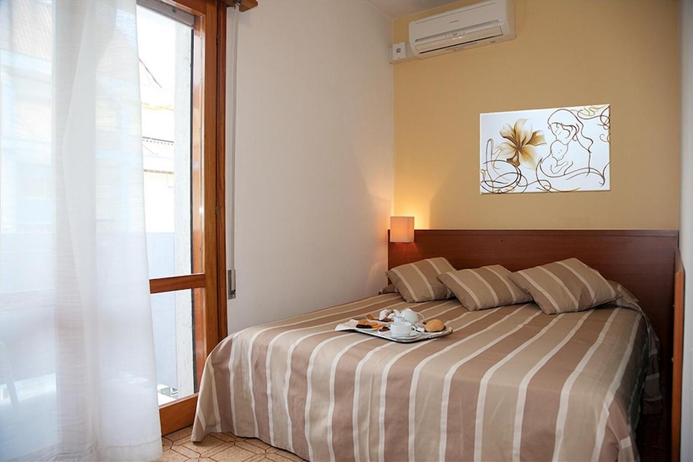 Hotel Pigalle 6/33