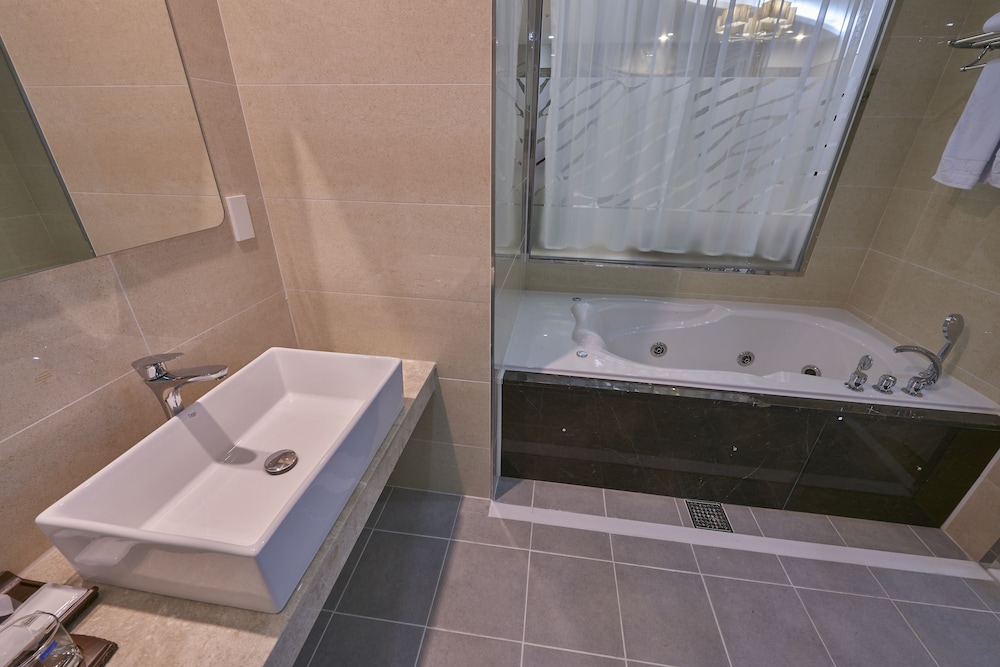 Dubai Hotel Gwangju 40/44