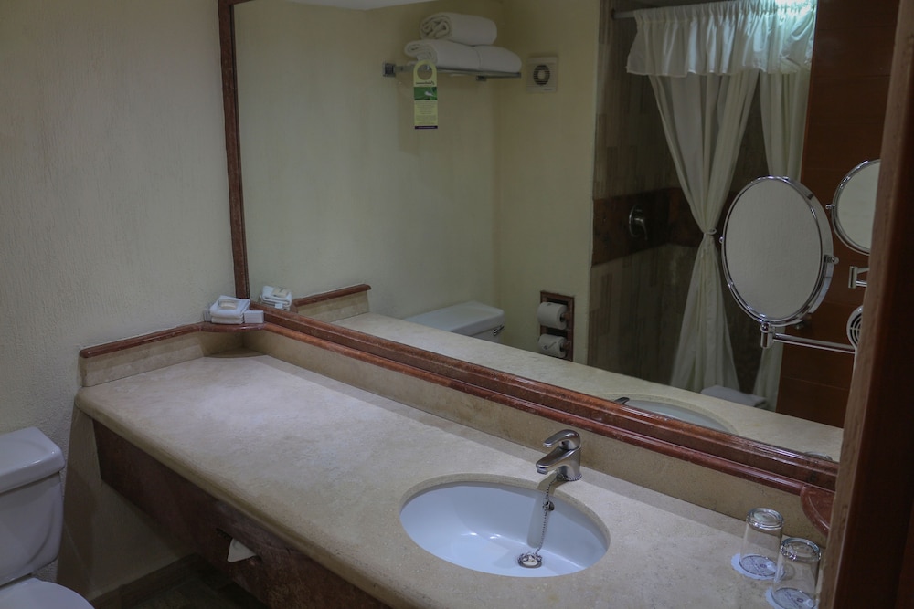 Plaza Pelicanos Grand Beach Resorts 26/65