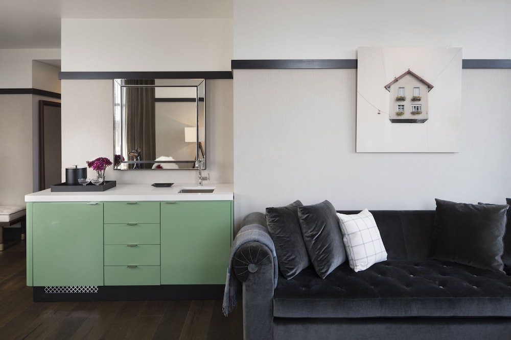Kimpton Journeyman Hotel 46/80