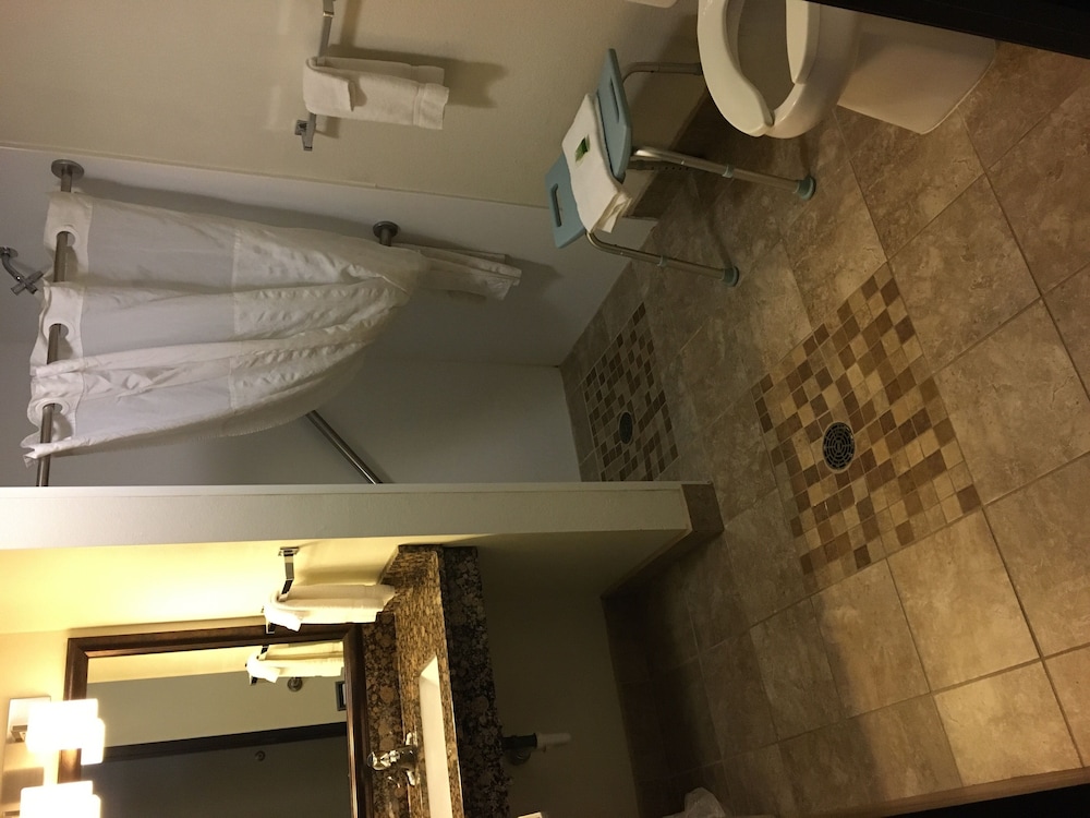 AmericInn by Wyndham Chippewa Falls 20/44