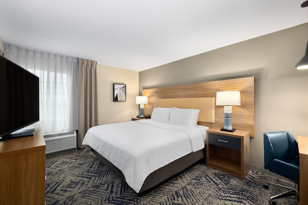 1 Bedroom, Suite, King Bed, Living and Dining Areas, Kitchen